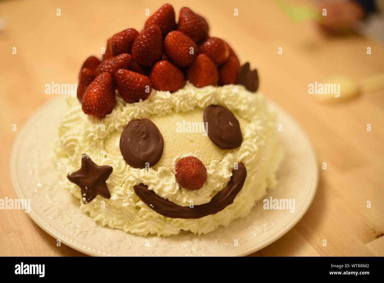 Smiley Face Chocolate Cake Banque D Image Et Photos Alamy Smiley Face Chocolate Cake Banque D Image Et Photos Alamy