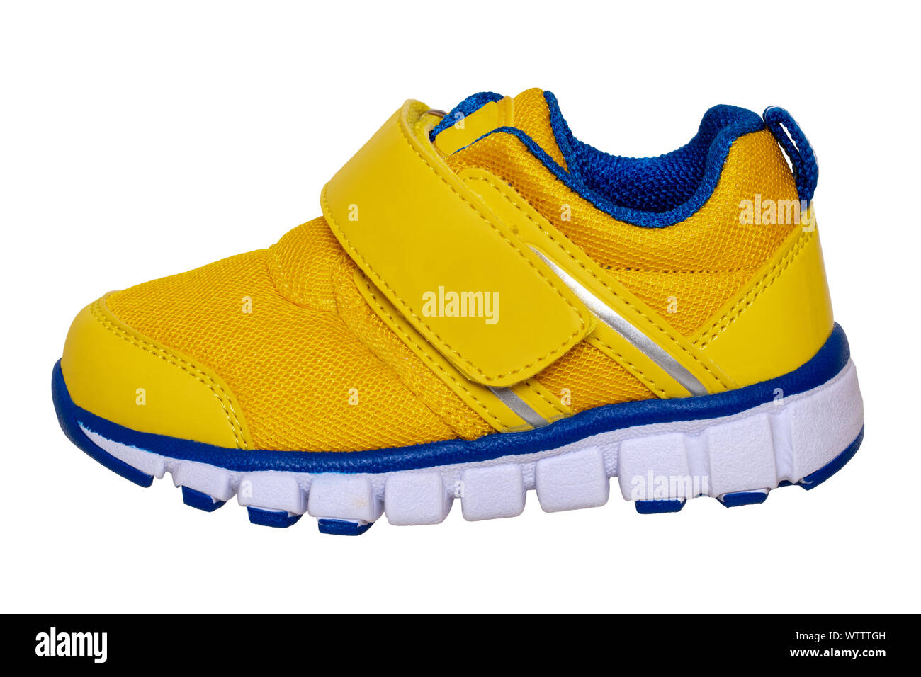 Enfant shoe fashion. Close-up d'un jaune bleu enfant chaussure de sport  sneaker ou isolé sur un fond blanc. Chaussures à la mode et élégant pour  les filles. Macro Photo Stock - Alamy