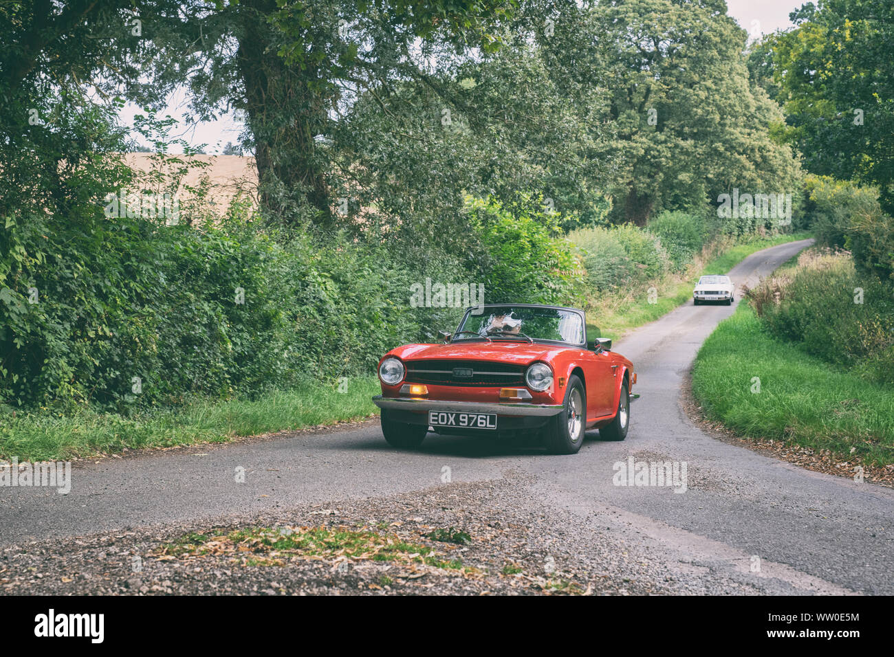 1972 Triumph TR6 d'aller dans un salon de voitures dans la campagne de l'Oxfordshire. Broughton, Banbury, en Angleterre. Vintage filtre appliqué Banque D'Images