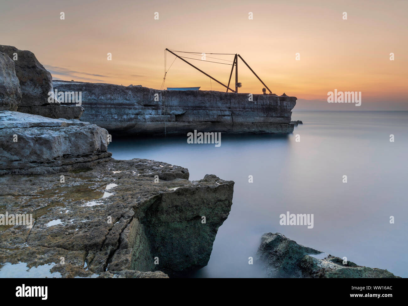 Portland Bill Dorset Angleterre Lever du soleil sur l'ancien bateau derrick sur Portland Bill Banque D'Images