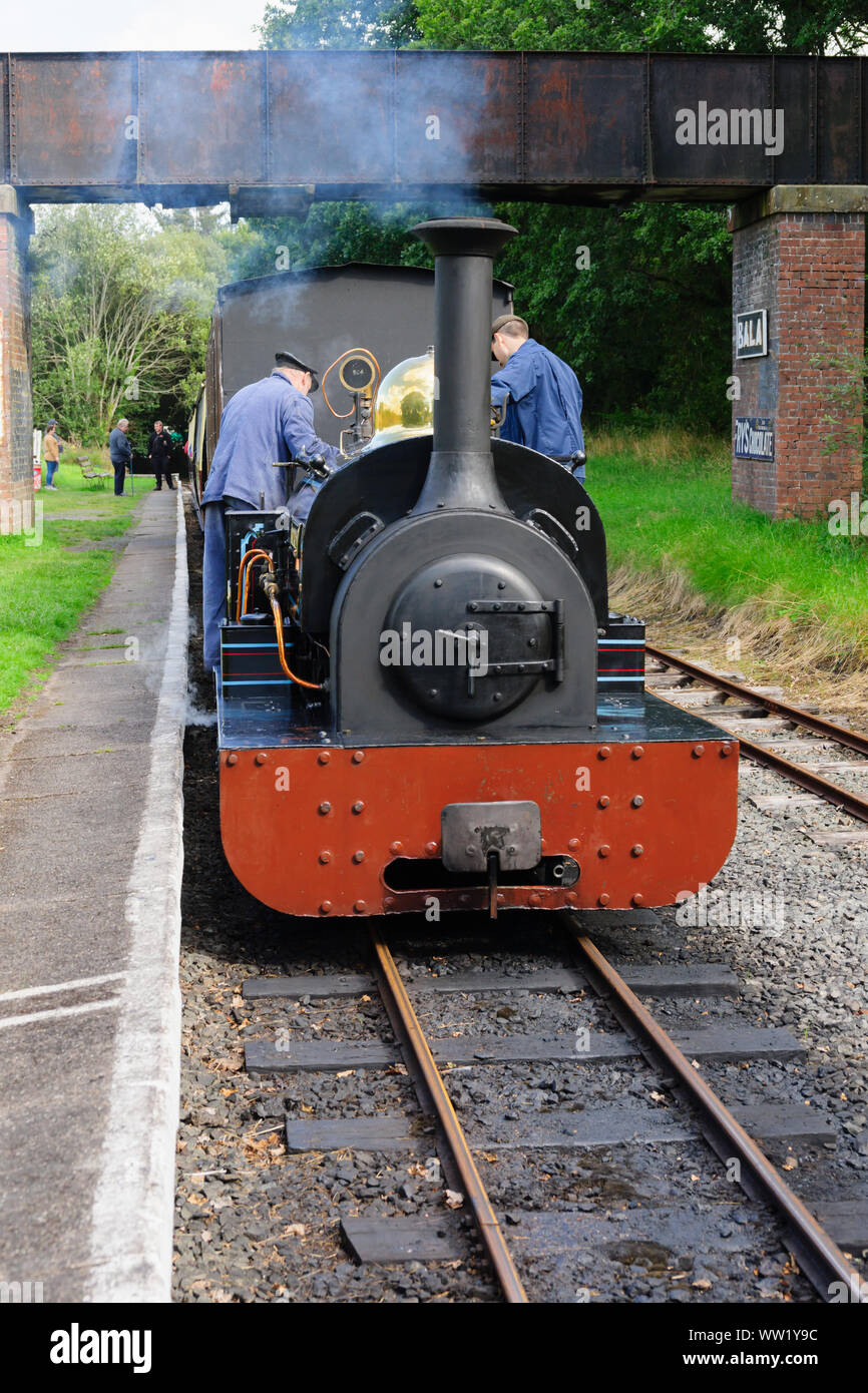 Winifred le Bala Lake Railway narrow gauge steam engine construit en 1885 comme une locomotive de la carrière qu'elle transporte maintenant les touristes sur la ligne du patrimoine à Bala Banque D'Images