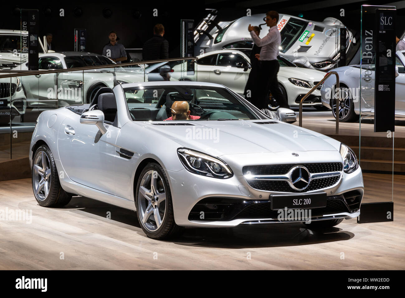 Francfort, Allemagne - Sep 13, 2017 : Mercedes-Benz 200 SLC voiture cabriolet présentée au salon de l'auto IAA de Francfort. Banque D'Images