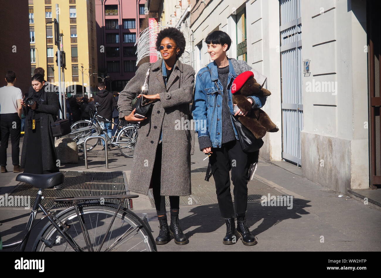 MILAN, Italie : 24 février 2019 : blogueurs de la mode street style tenues après Laura Biagiotti fashion show Milan Fashion week automne/hiver 2019-2020 Banque D'Images