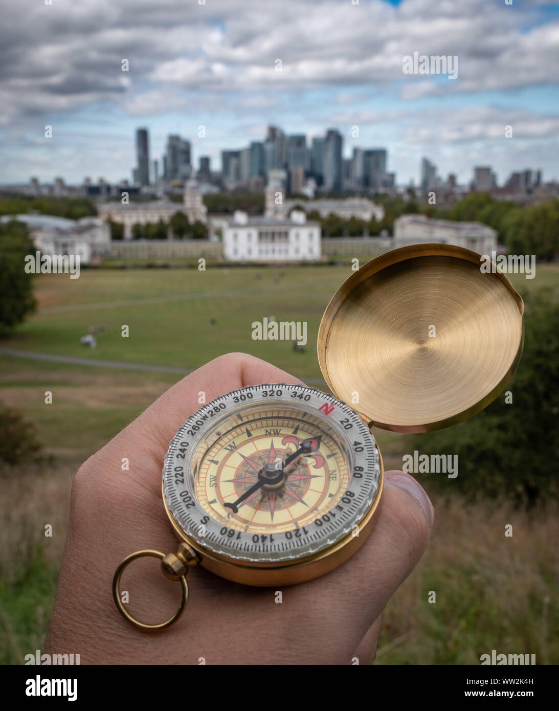 Londres, Royaume-Uni. 12 Septembre, 2019. Une boussole prises de haut de  Greenwich Park près de l'Observatoire Royal. Ce mois-boussoles true north  point pour la première fois en 360 ans, un événement qui