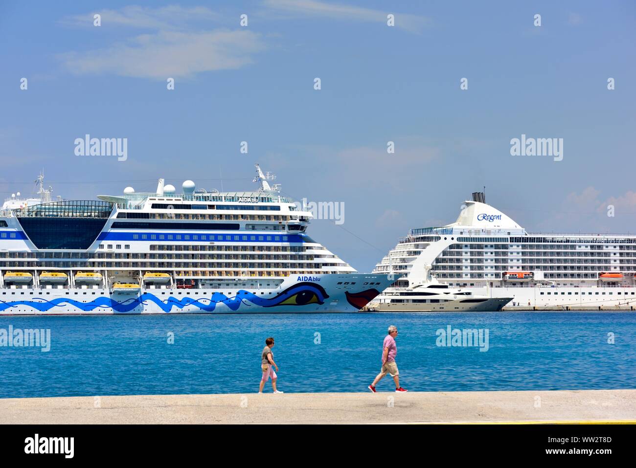 Nouveau port de Corfou, occupé avec les navires de croisière,Kerkyra,Corcyre,grèce,Îles Ioniennes Banque D'Images