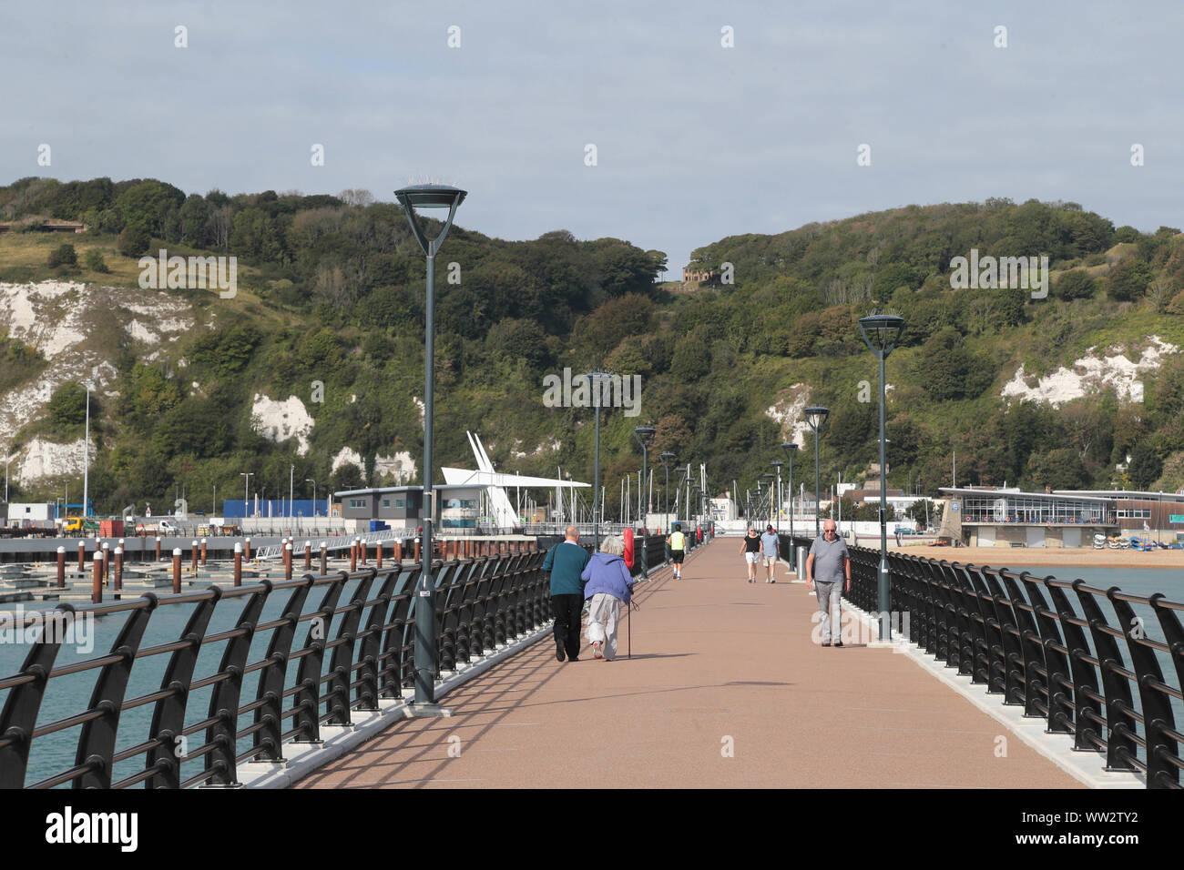 La nouvelle jetée de 550 mètres sur l'ouest des quais à Dover Kent qui fait partie de la communes Programme de renaissance. Banque D'Images