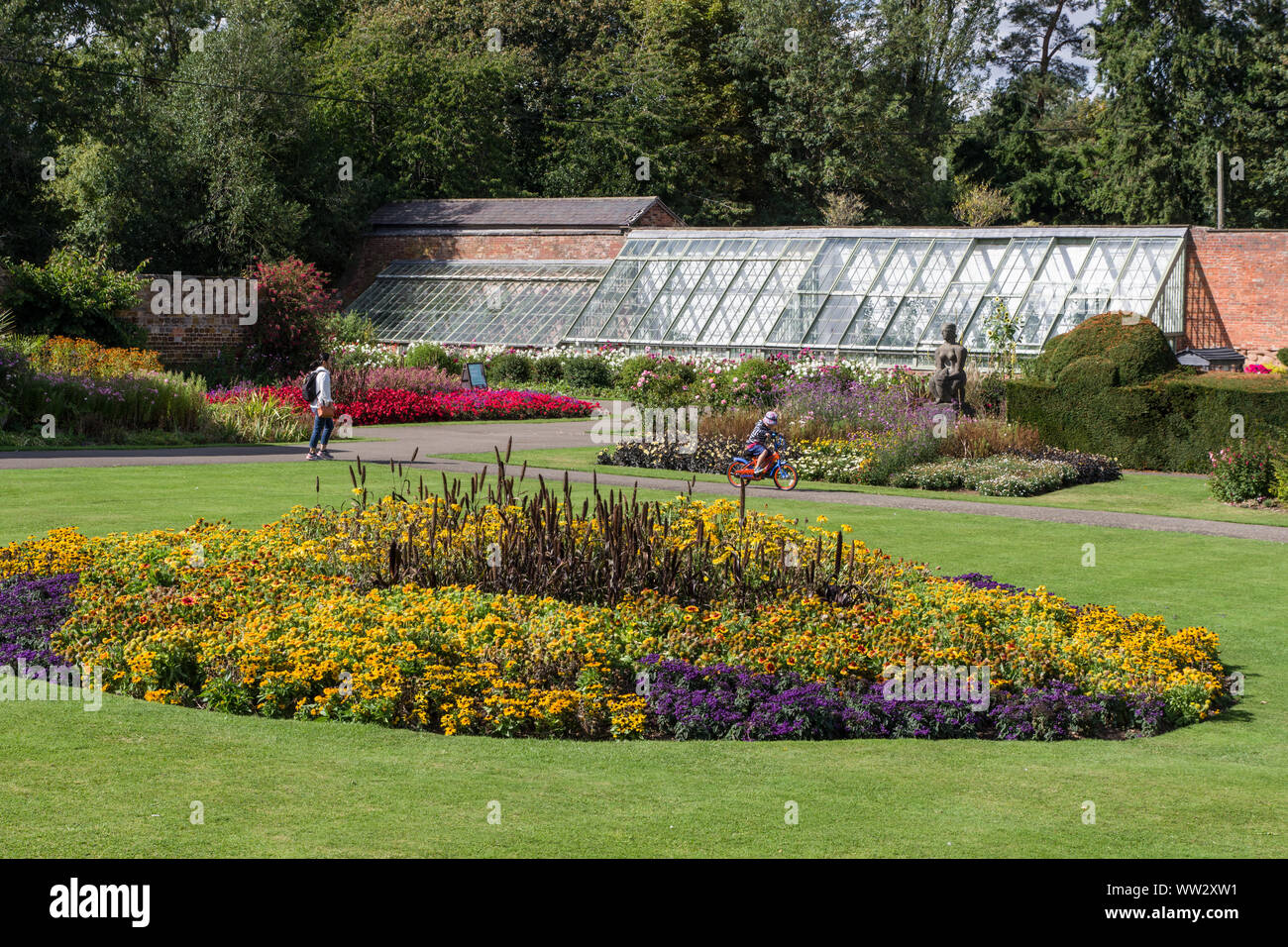 Le jardin clos, Delapre Abbey, on a sunny Summer 's day : Northampton, Royaume-Uni Banque D'Images
