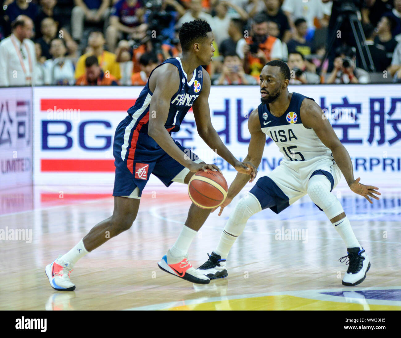 Frank Ntilikina (France) et Kemba Walker (Etats-Unis). Coupe du Monde de  Basket-ball de la FIBA, Chine 2019, 1/4 de finale Photo Stock - Alamy