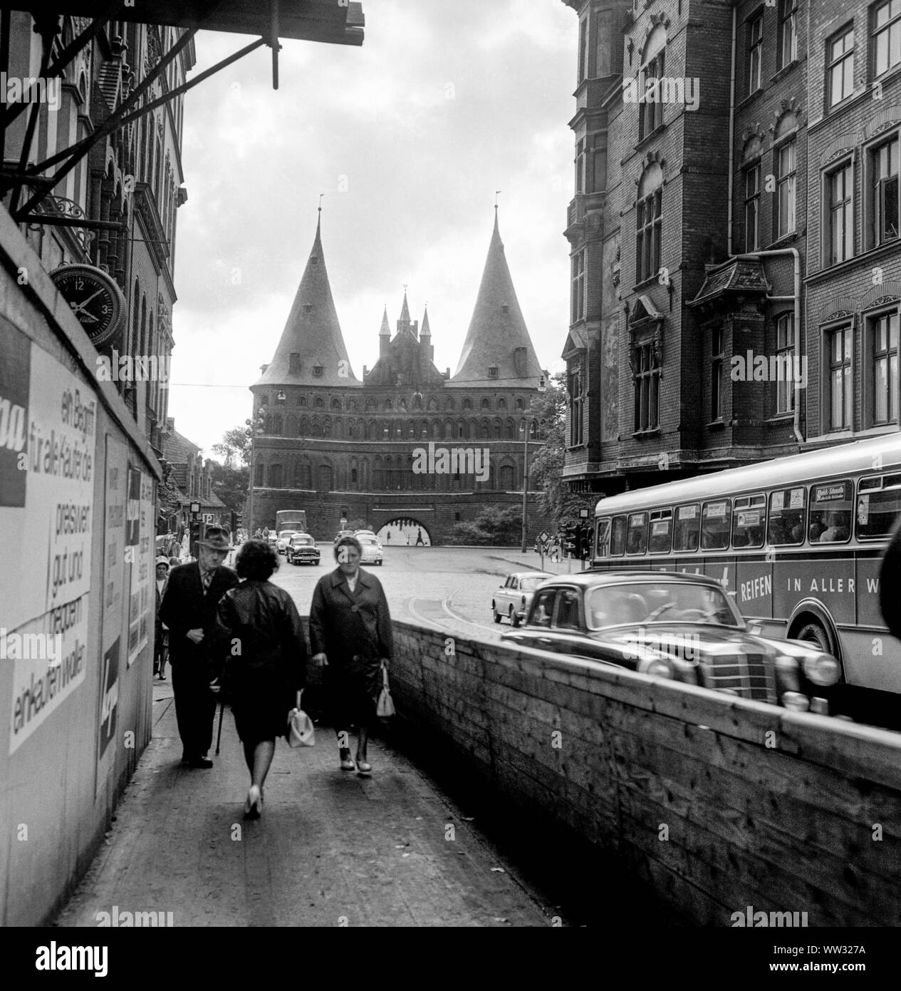 HOLSTENTOR Lübeck Allemagne converti un entrepôt de sel de la porte de la ville historique Banque D'Images