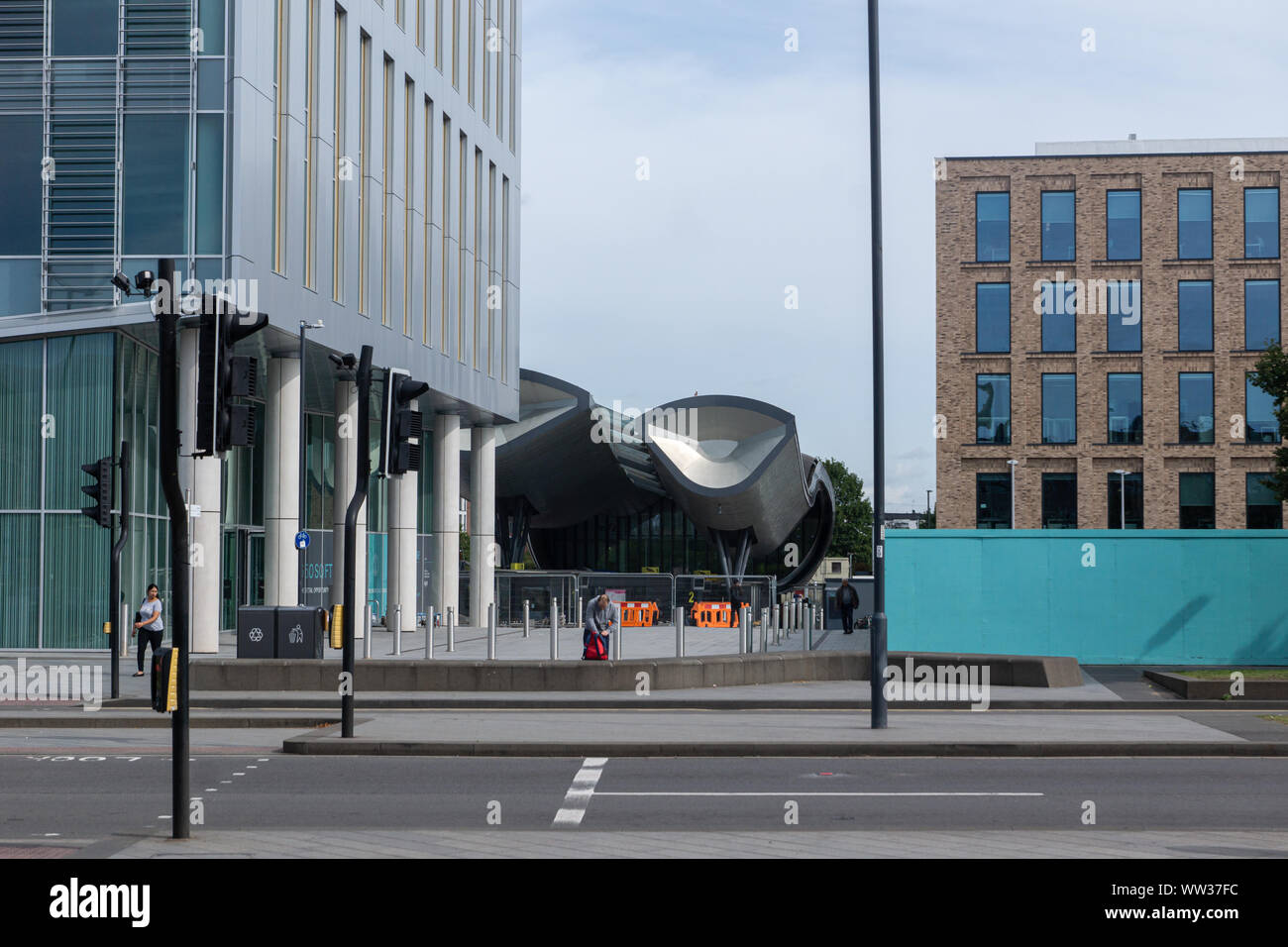 L'architecture moderne fait partie de l'investissement dans la régénération de Slough centre-ville. Banque D'Images