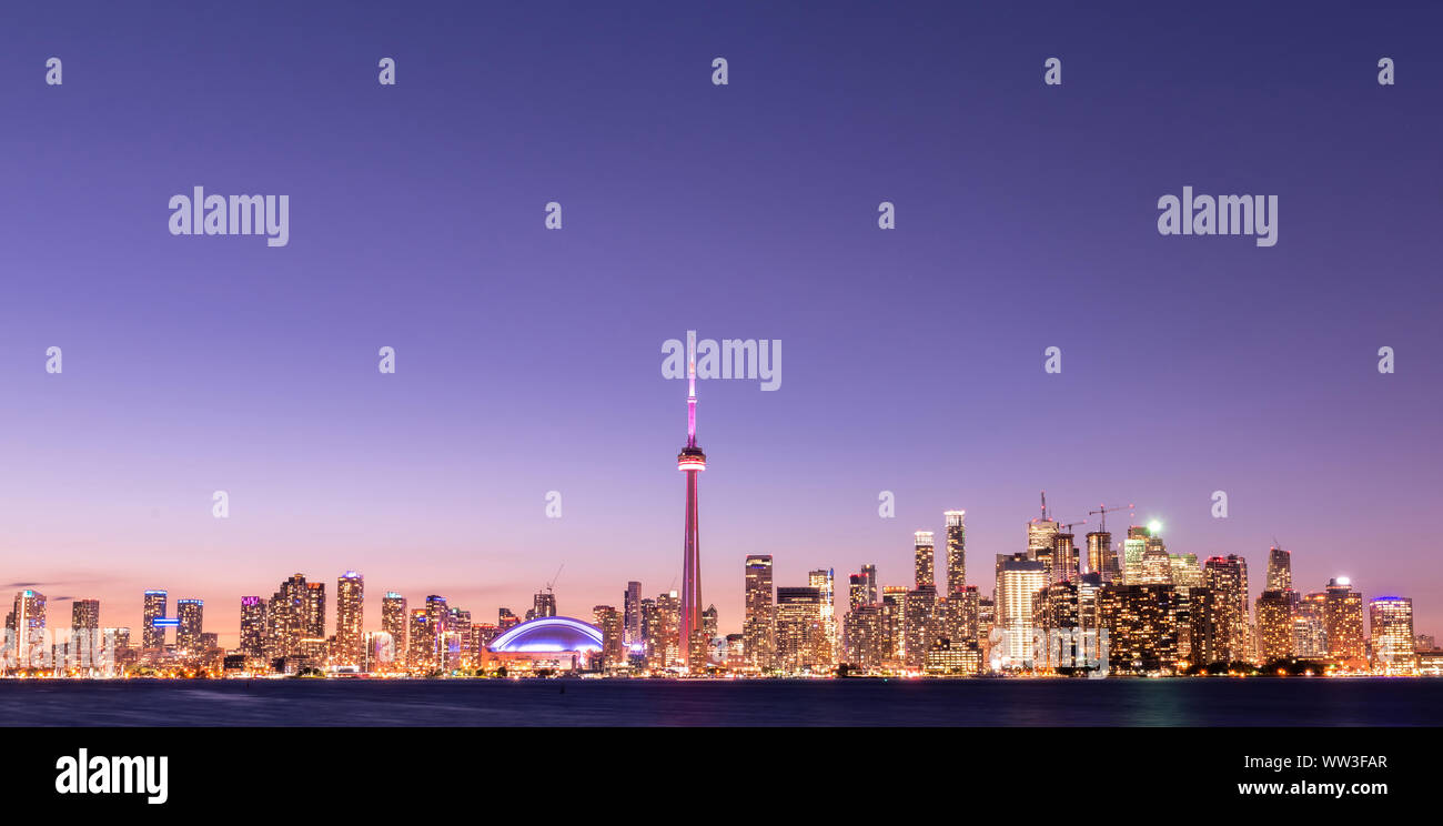 Toronto city skyline at night, Ontario, Canada Banque D'Images