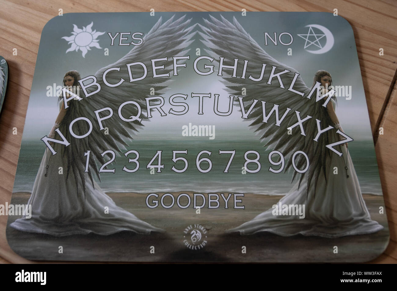 Un ange a utilisé pour évoquer des esprits ou anges ressemble beaucoup à un Ouija board Banque D'Images