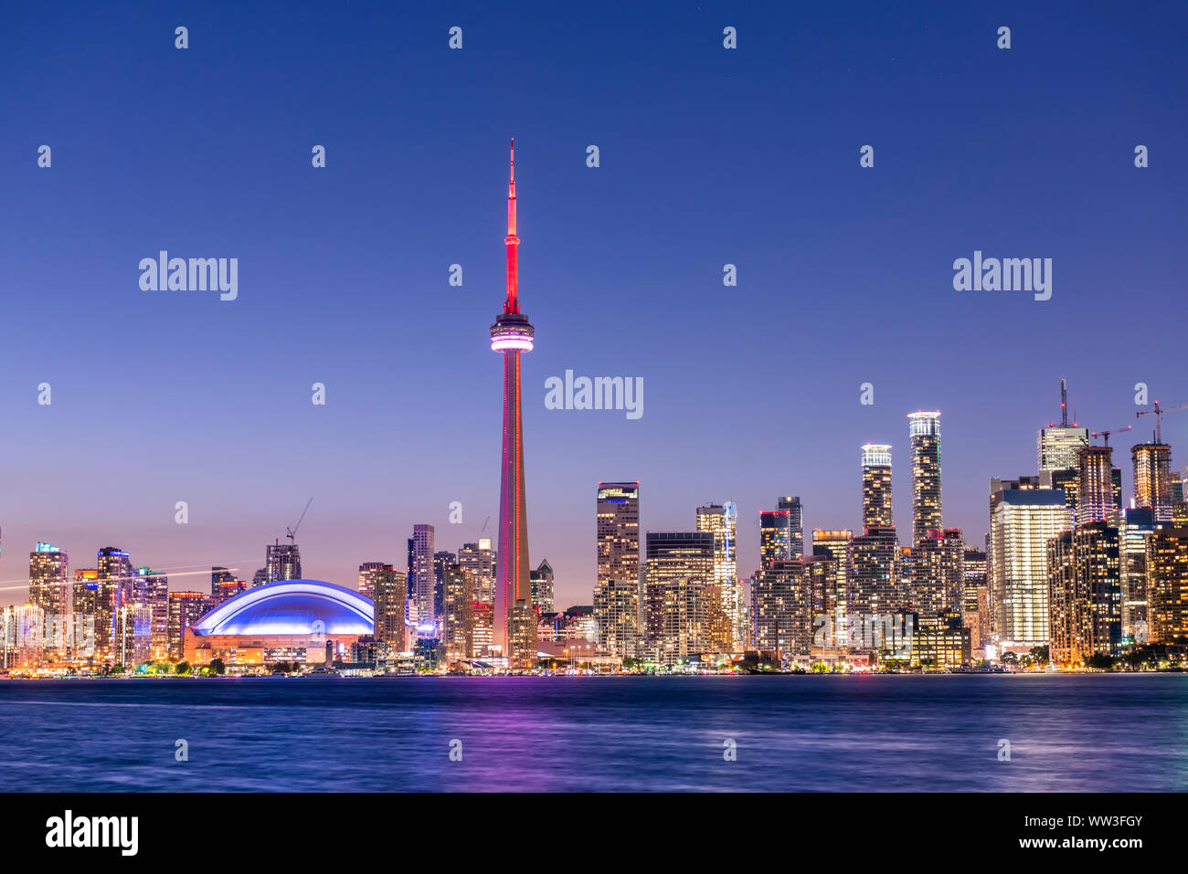 Vue sur la ville de Toronto et skyline at night, Ontario, Canada Banque D'Images