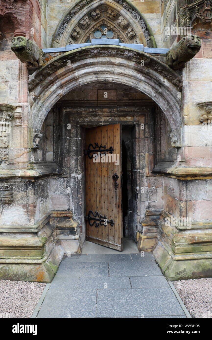 Ouvrez la porte, la Chapelle de Rosslyn, Ecosse Banque D'Images