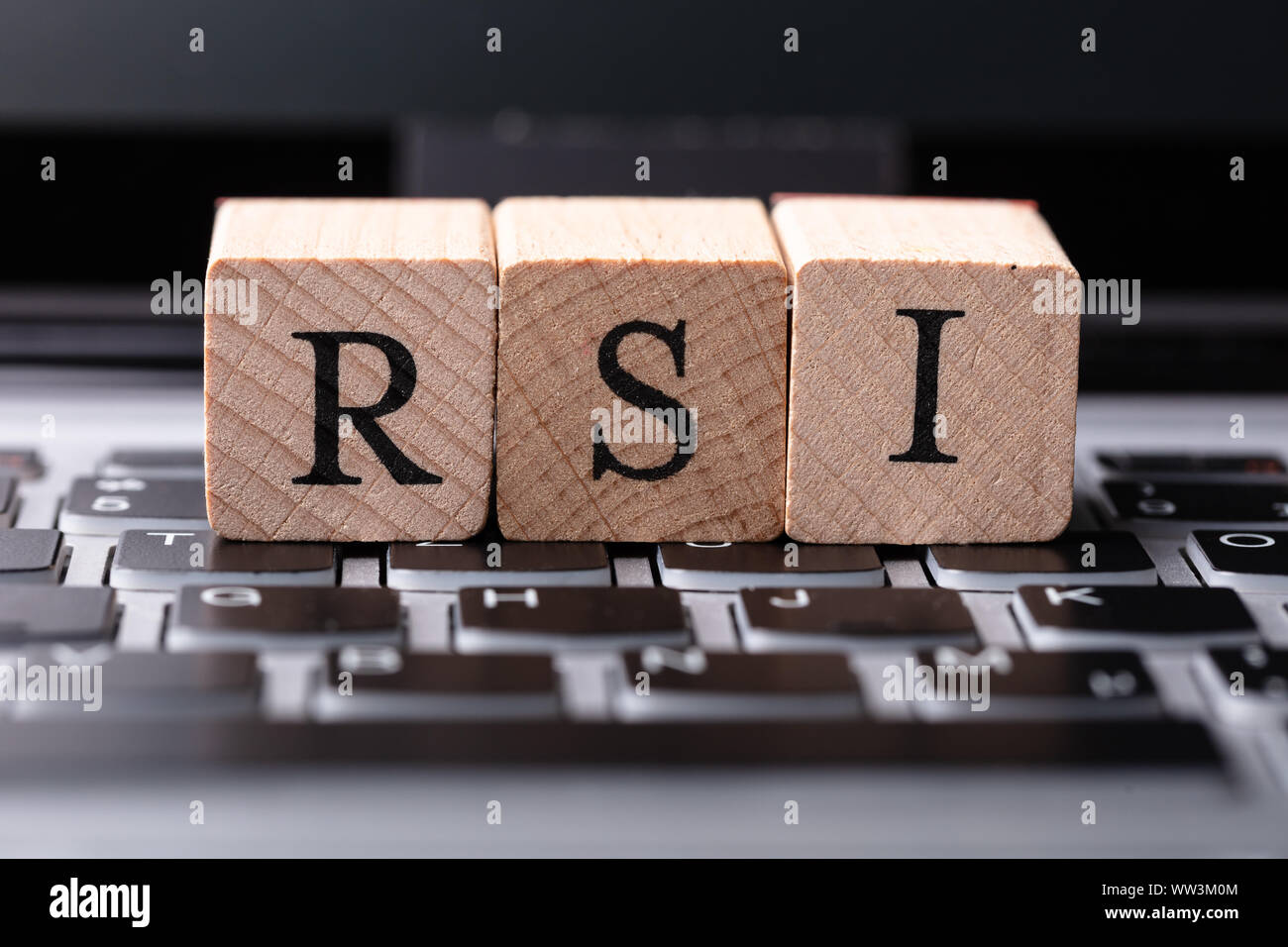 Syndrome de microtraumatismes répétés des lettres sur le clavier Banque D'Images