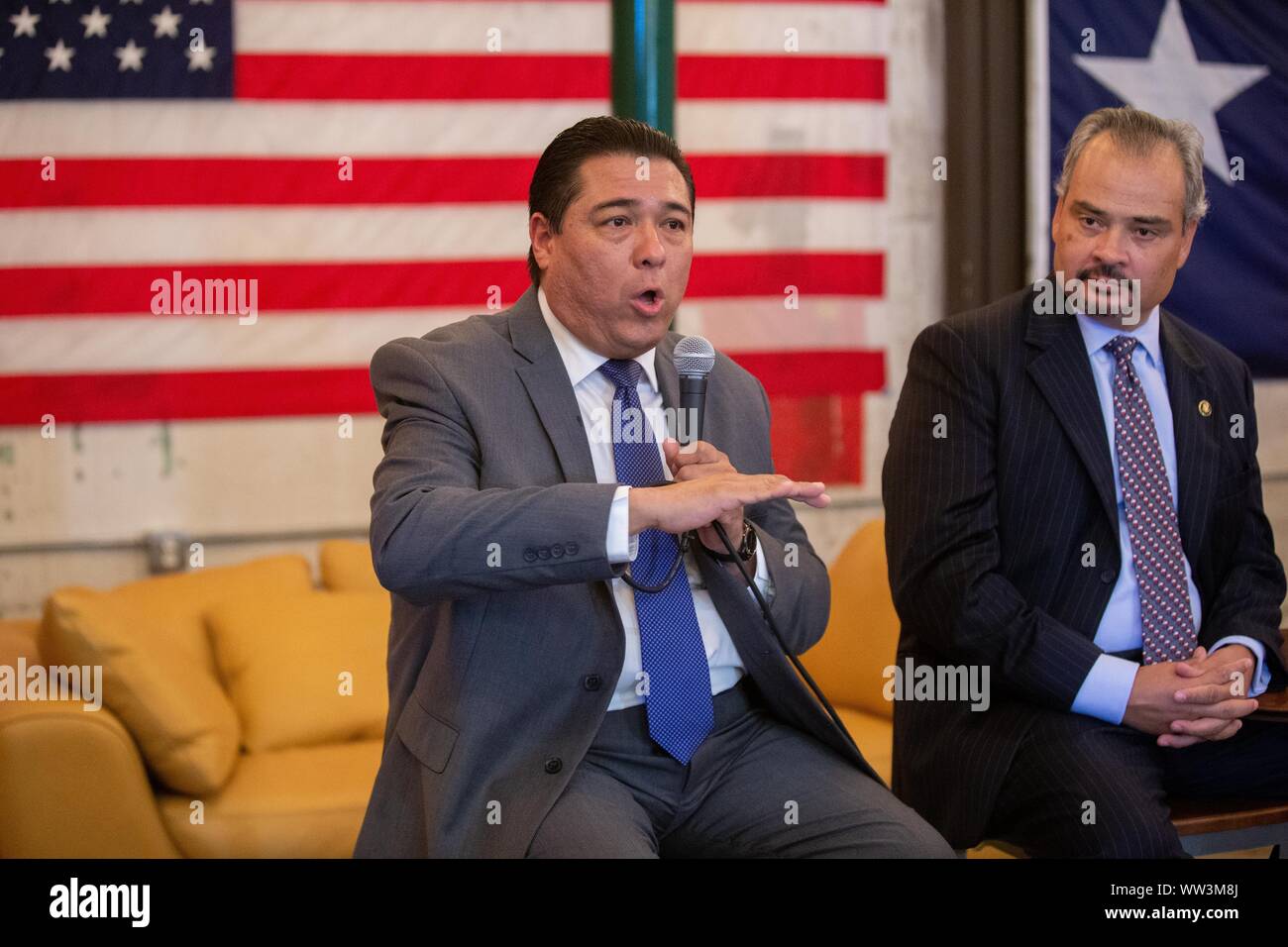 Houston, TX, USA. Sep 12, 2019. Marquez le conservateur Jésus hispanique de la voix de l'Amérique s'adresse aux partisans pendant la campagne d'Atout célèbre le Mois du patrimoine hispaniques avec Lancer de "Vamos à la victoire'' Tour à la côte du golfe du Mexique, le distillateur le Jeudi, Septembre 12, 2019 à Houston. Photo par : Juan DeLeon/Zuma Press Photo : Juan DeLeon/ZUMA/Alamy Fil Live News Banque D'Images