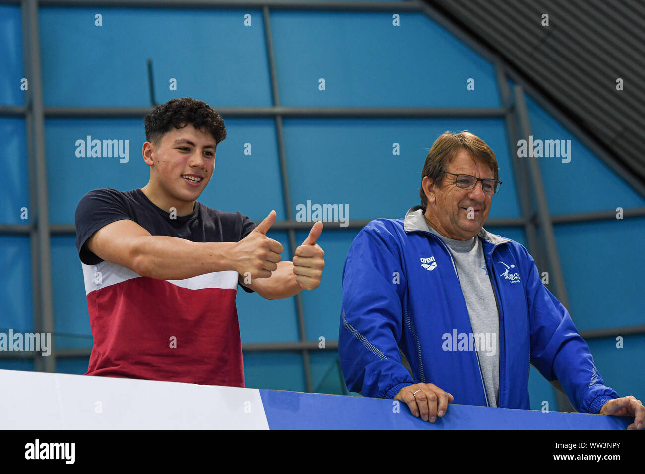 Londres, Royaume-Uni. 12 Sep, 2019. TaiÕs Alice petit ami (à gauche) félicite pendant quatre jours de 2019 aux Championnats du monde de natation Para Allianz à Londres Natation Centre le jeudi 12 septembre 2019. Londres en Angleterre. Credit : Taka G Wu/Alamy Live News Banque D'Images