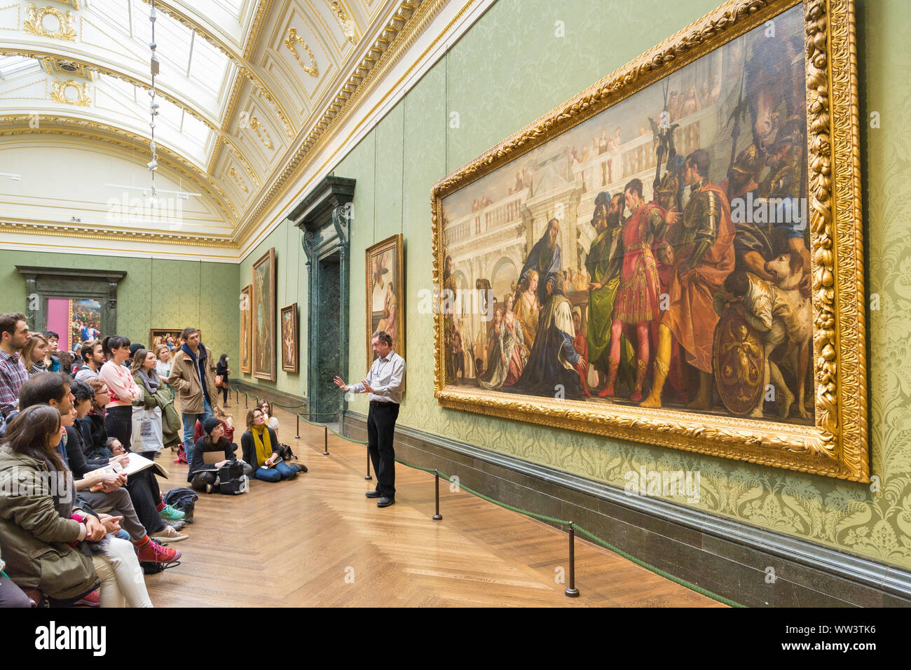 Guide du musée à la National Gallery, Londres, UK Banque D'Images