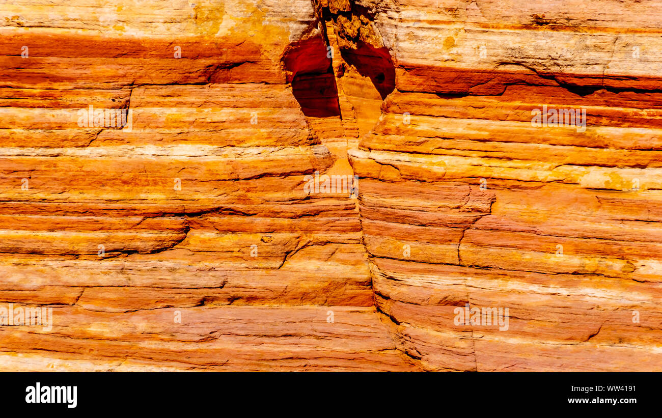 Bandes colorées rochers dans le parc national de la vallée de feu dans la région de Nevada, United States Banque D'Images