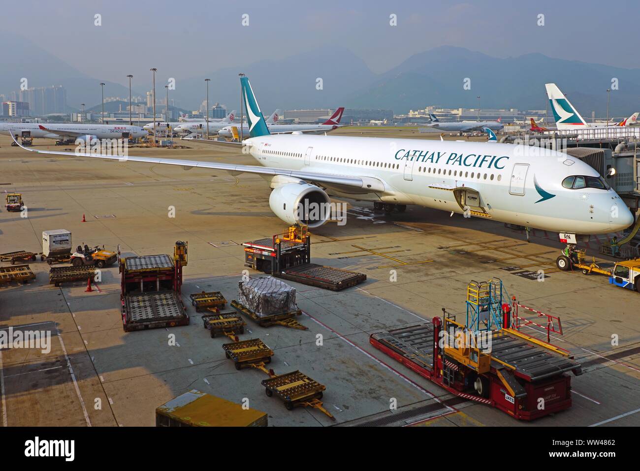 HONG KONG -18 oct 2019- Vue d'un avion Airbus A350 de Cathay Pacific (CX) à l'animation de l'Aéroport International de Hong Kong (HKG), situé dans la Chek Banque D'Images