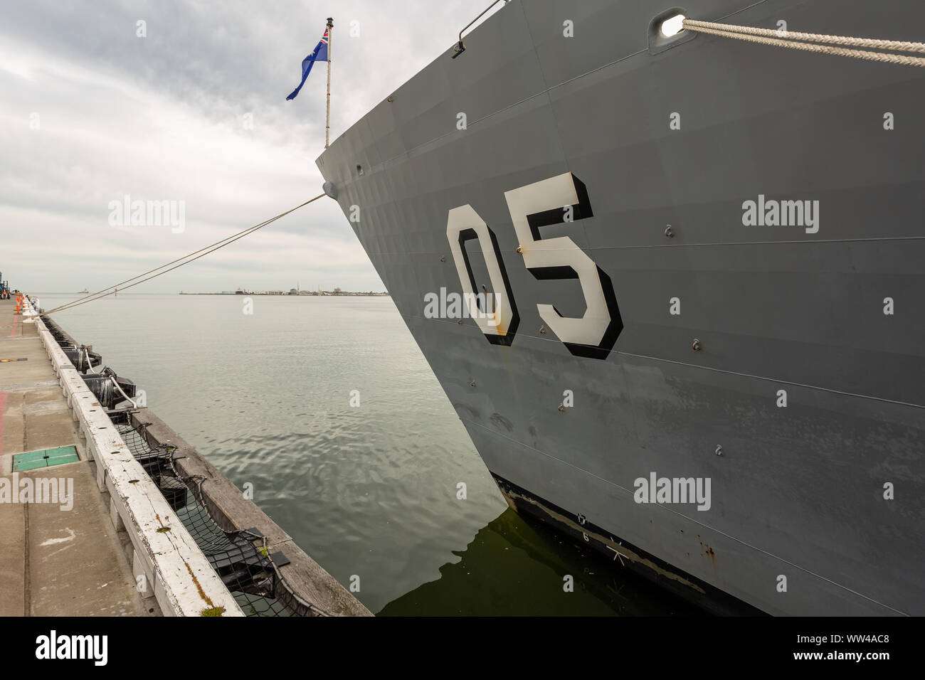 Station Pier, Melbourne, Australie. 13 Septembre, 2019. Le HMAS Melbourne (III) (photo), une frégate lance-missiles, visiter sa ville éponyme de Melbourne, Victoria, pour la dernière fois avant la mise hors service du navire plus tard cette année. Alors qu'à Melbourne, l'équipage du navire tiendra une journée portes ouvertes le dimanche 15 septembre 2019 avec le public invité à venir à bord et visite de la dernière frégate de classe Adélaïde de servir dans la Marine royale australienne. Dave crédit Hewison / Alamy Live News Banque D'Images