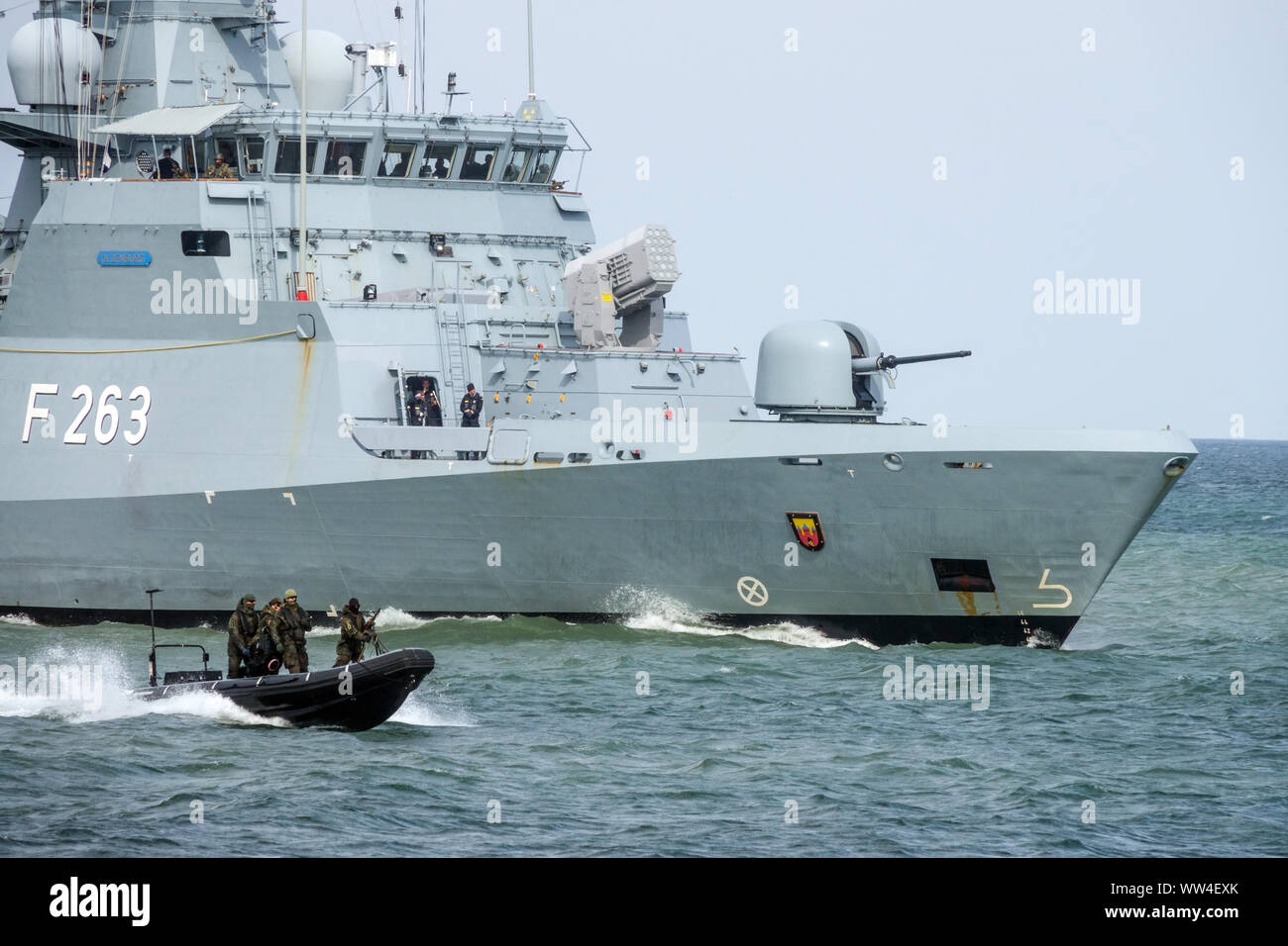Corvette marine allemande 'Oldenburg', F 263 forces navales spéciales allemandes, mer Baltique près de Rostock Allemagne, marine allemande Banque D'Images