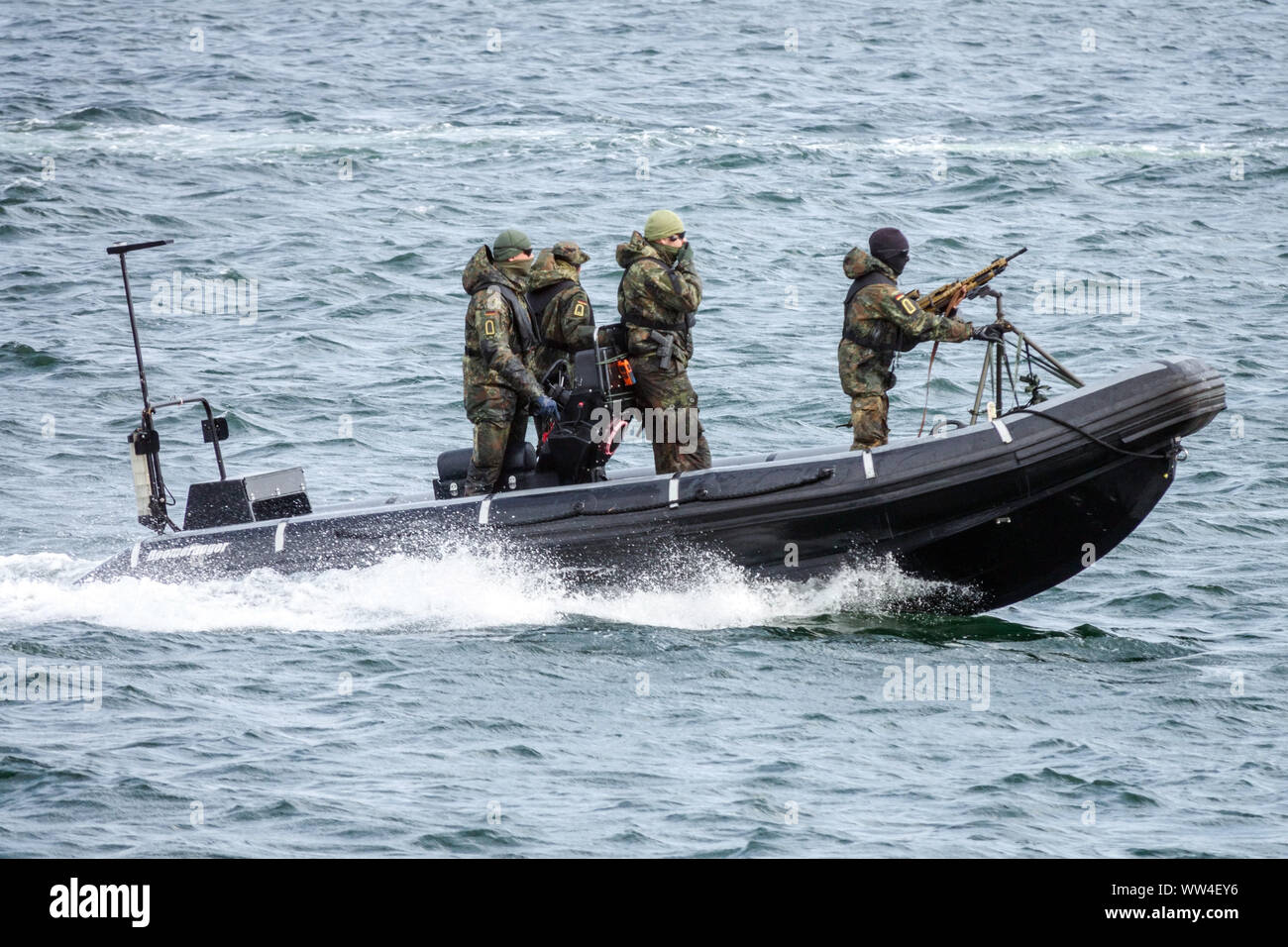Forces navales spéciales, commando de la Marine allemande en action, mer Baltique Rostock Allemagne, troupes marines allemandes Banque D'Images