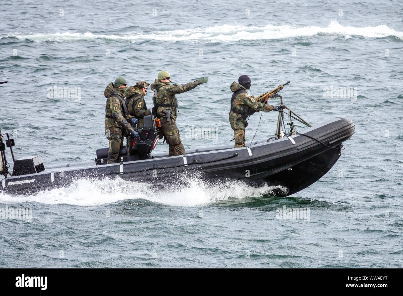 Forces spéciales navales de la marine allemande en action mer Baltique Rostock Allemagne troupes marines allemandes hommes Allemagne exercices militaires troupes Armée Banque D'Images