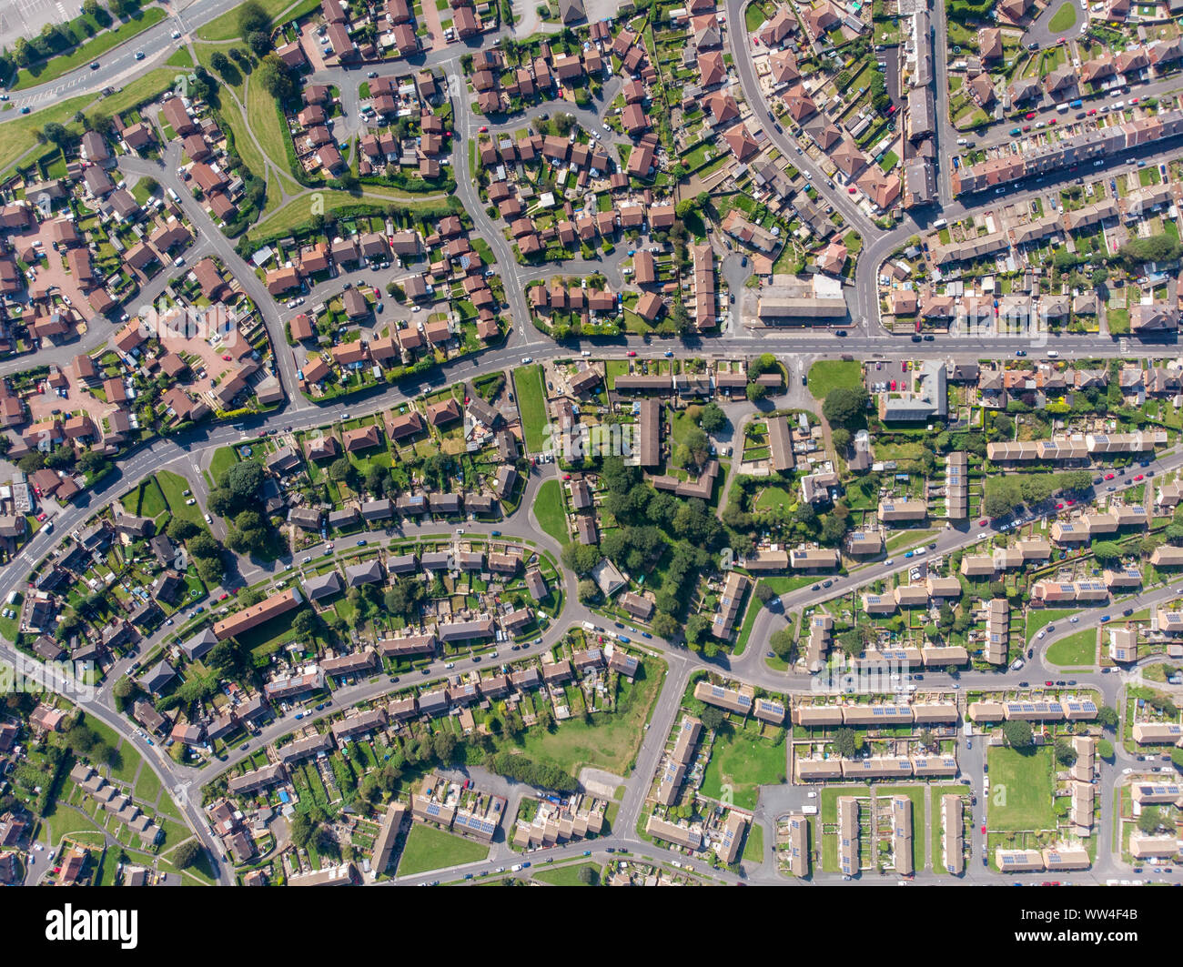 Photo aérienne de la ville de Middleton britannique de Leeds West Yorkshire montrant typique de la banlieue de lotissements avec des rangées de maisons, Banque D'Images