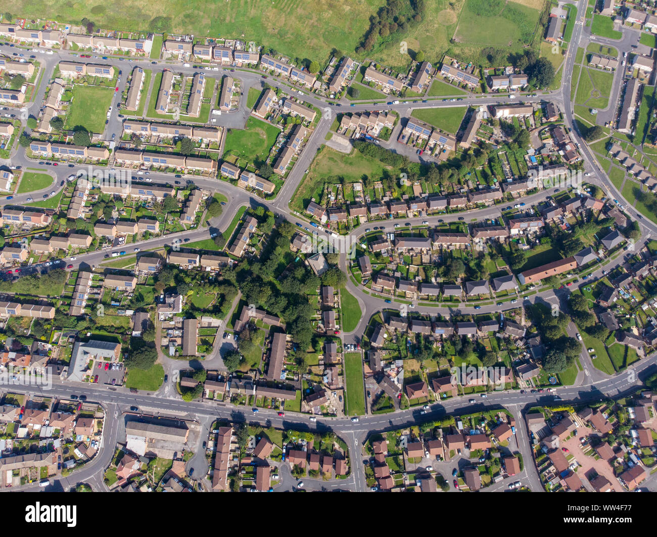 Photo aérienne de la ville de Middleton britannique de Leeds West Yorkshire montrant typique de la banlieue de lotissements avec des rangées de maisons, Banque D'Images