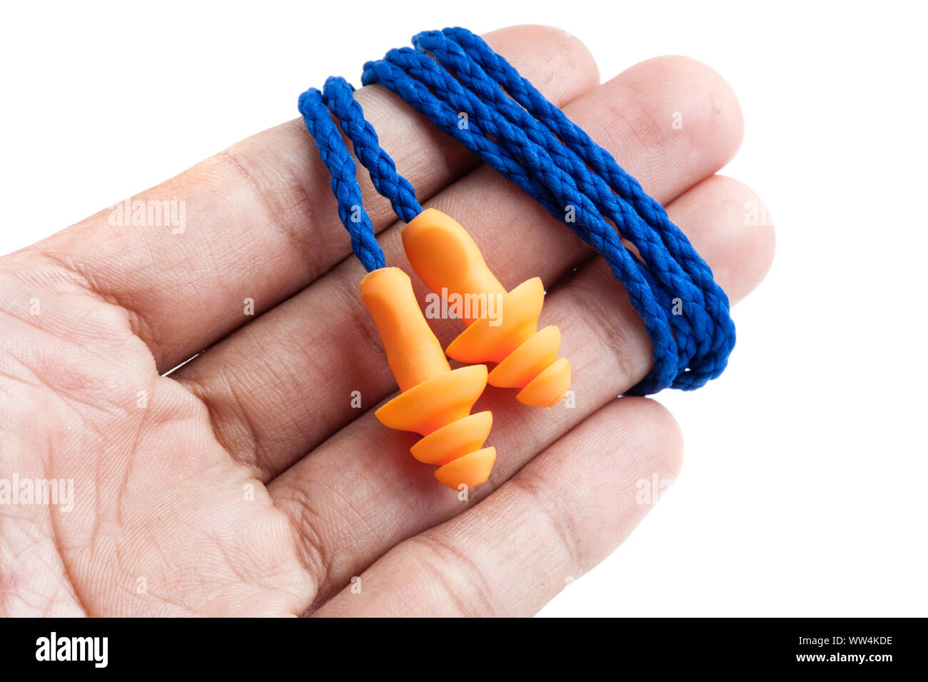 Bouchons d'oreilles réutilisables orange sur fond blanc, l'équipement de sécurité personnel Banque D'Images