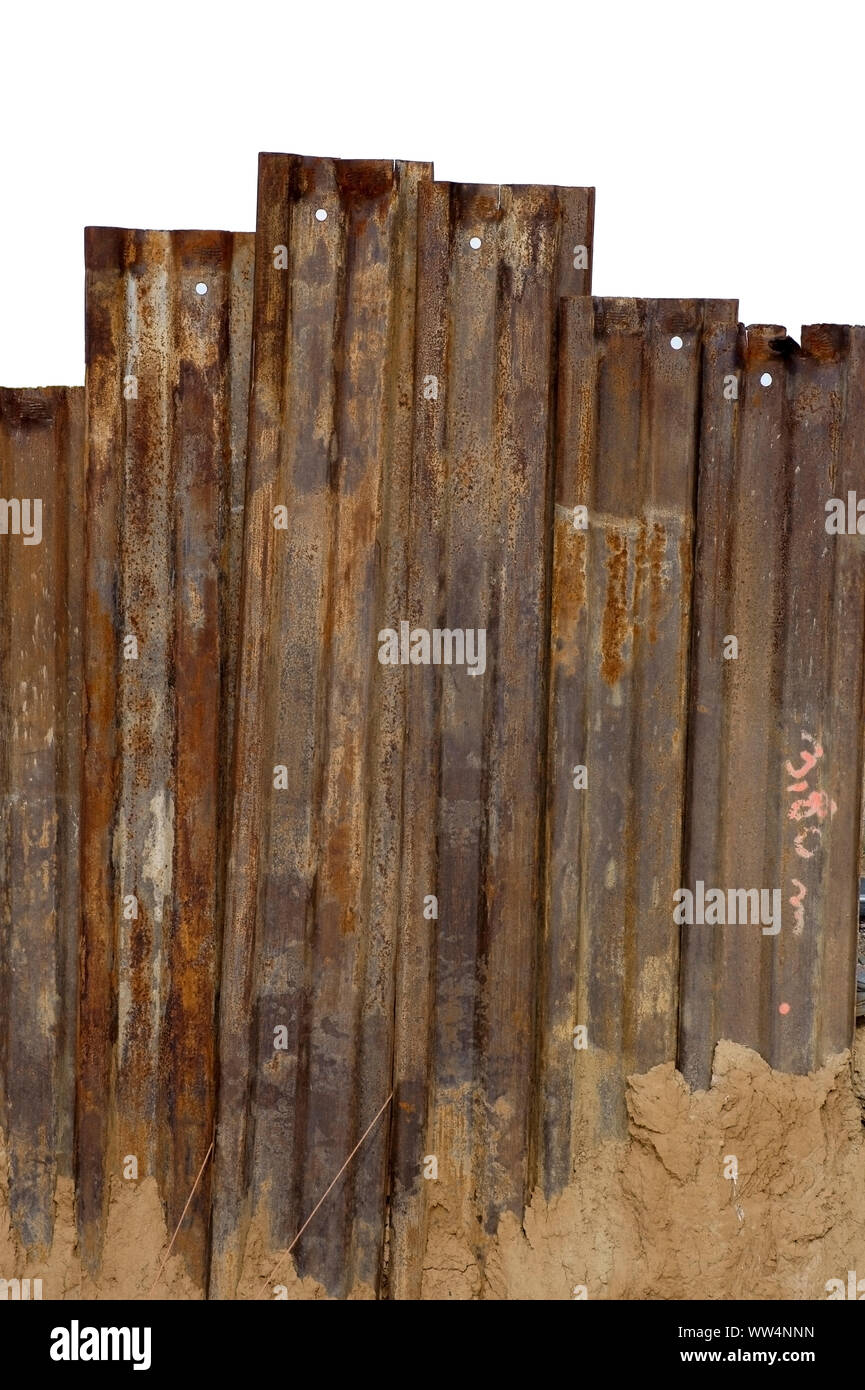 Photographie d'une partition d'acier rouillé sur un site de construction, Banque D'Images