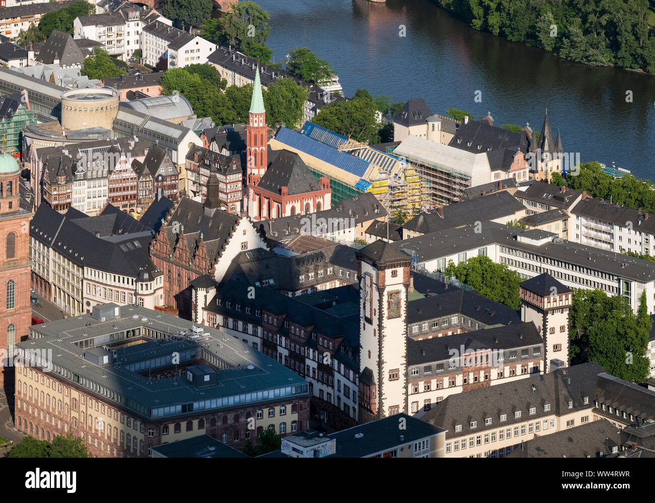 Vieille église Nikolai et RÃ¶mer¶merberg au RÃ, vieille ville, vue de la tour principale, Francfort sur le Main, Hesse, Allemagne Banque D'Images