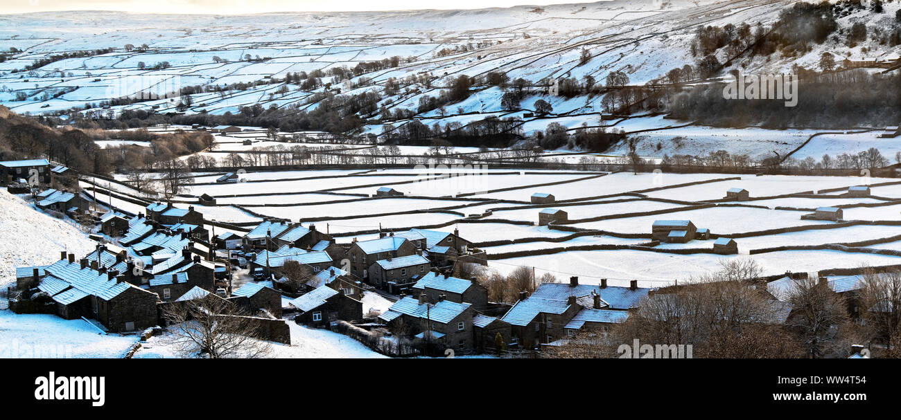 Village Gunnerside, Swaledale, Yorkshire dans la neige panorama Banque D'Images