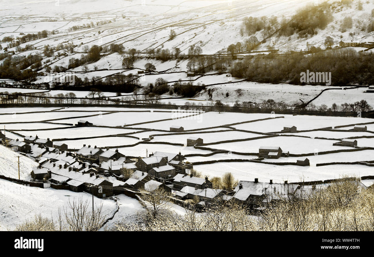 Village Gunnerside, Swaledale, Yorkshire dans la neige panorama Banque D'Images