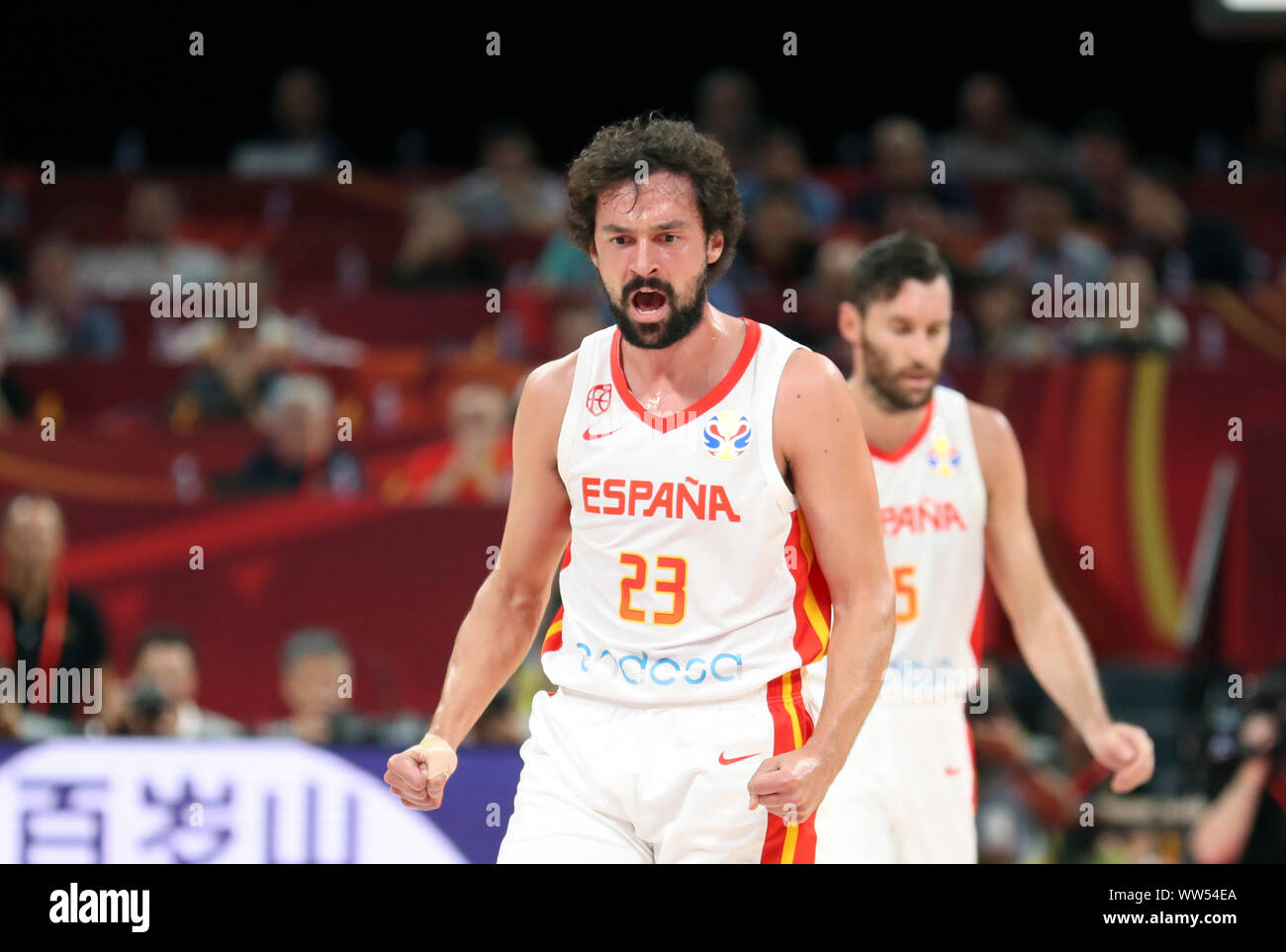 Beijing, Chine. 13 Sep, 2019. Sergio Llull (avant) de l'Espagne réagit au cours de la demi-finale entre l'Espagne et l'Australie à la Coupe du Monde de la FIBA 2019 à Beijing, capitale de Chine, le 13 septembre 2019. Credit : Meng Yongmin/Xinhua/Alamy Live News Banque D'Images