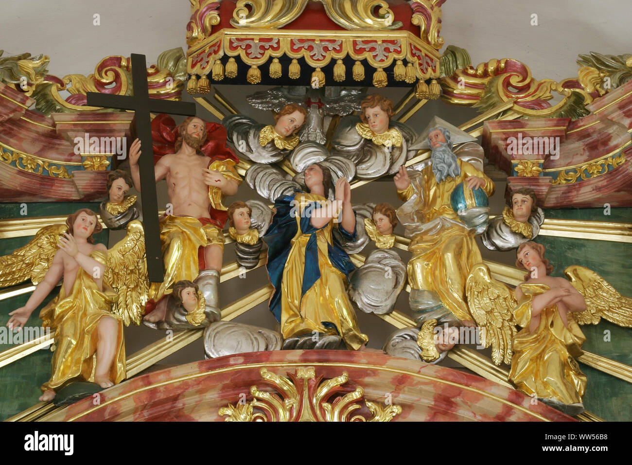 Sainte Trinité avec la Vierge Marie, statue sur l'autel principal de la chapelle de la Saint Roch à la Croatie, du comitat Banque D'Images