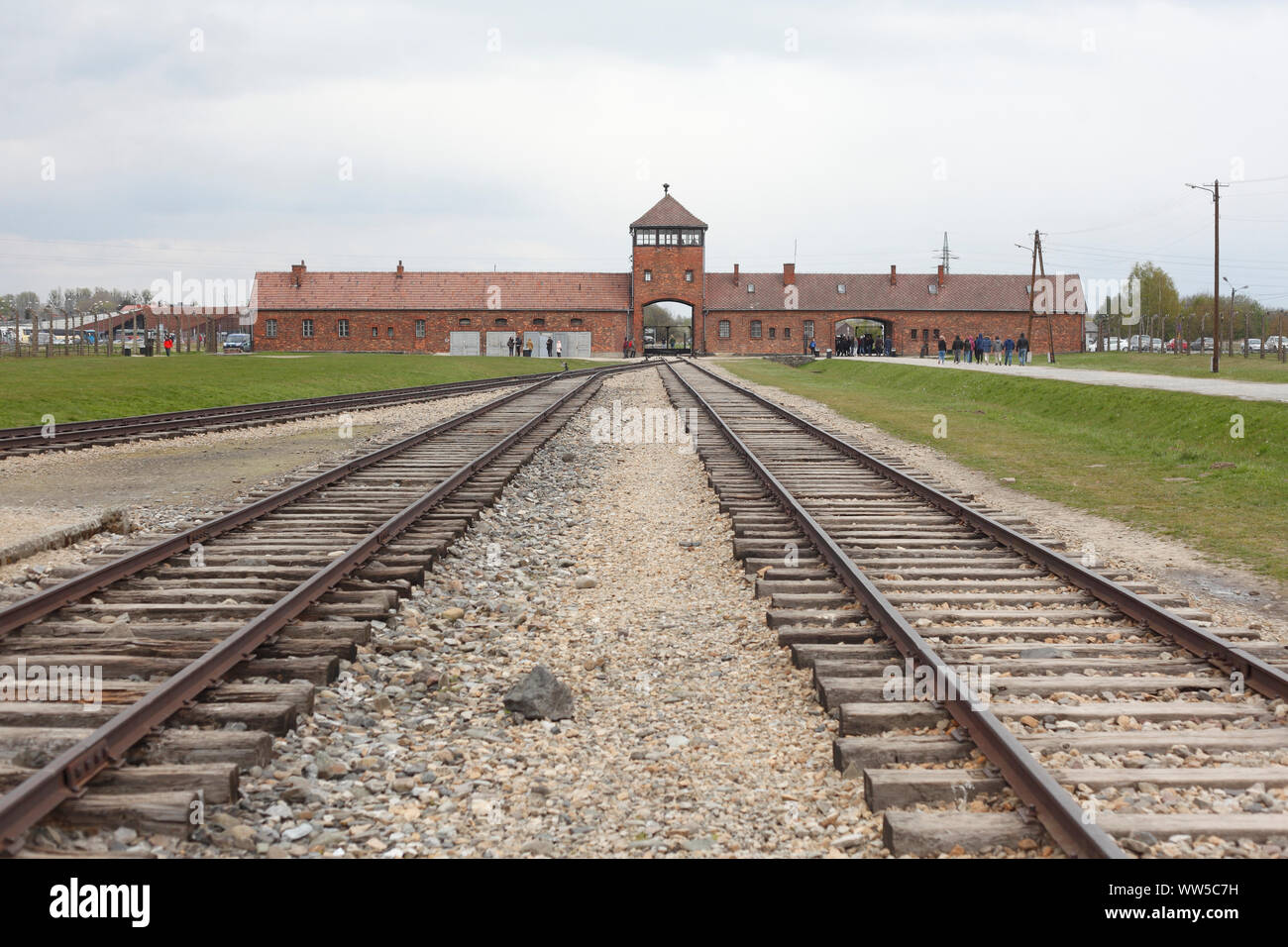 Gate, protection principale et l'accès rails, camp de la mort d'Auschwitz II-Birkenau, Auschwitz, la Petite Pologne, la Pologne, l'Europe Banque D'Images