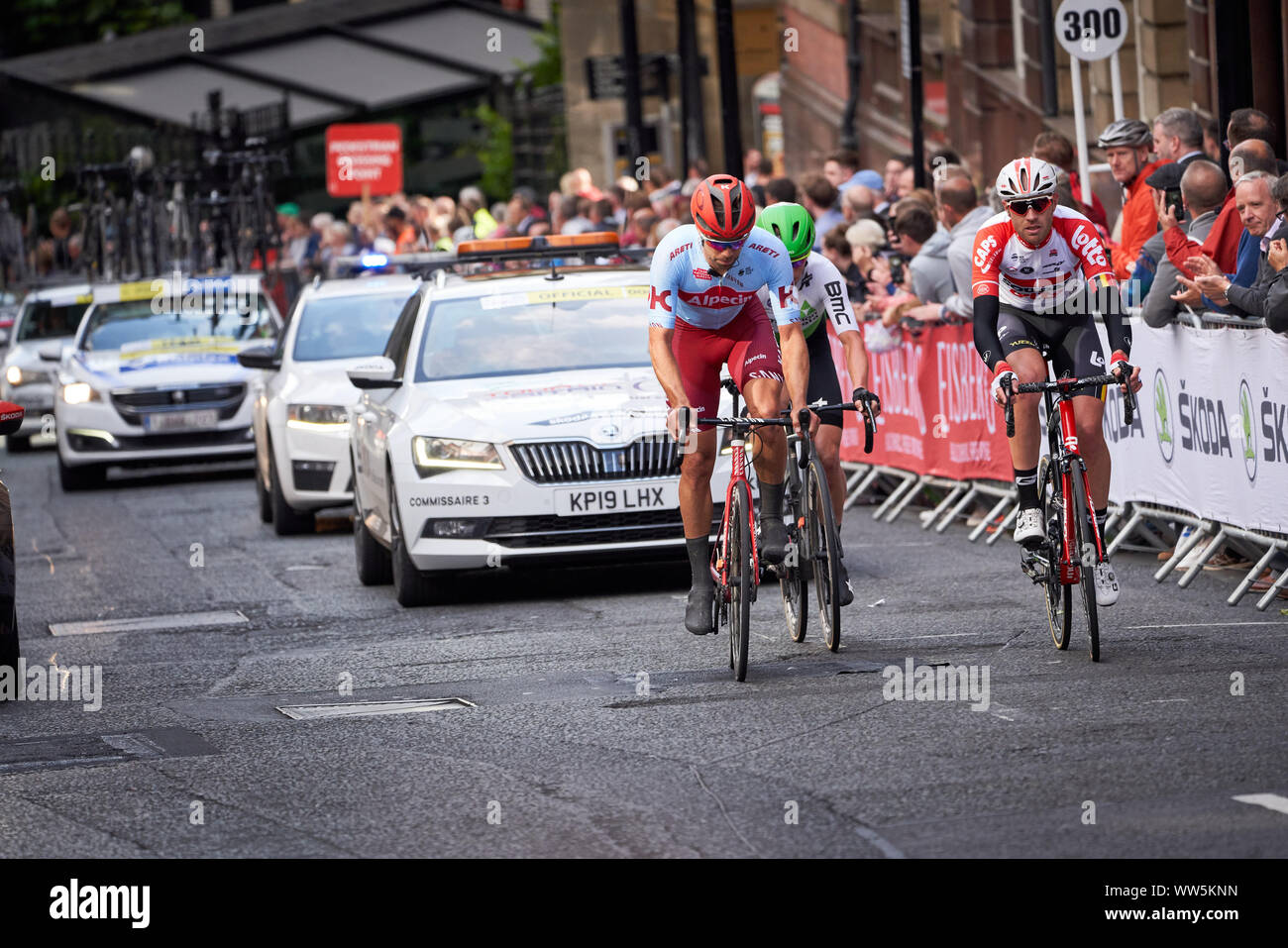 NEWCASTLE Upon Tyne, England, UK - 09 septembre 2019 : Jens Debusschere (Team Katusha ALPECIN), Mark Renshaw (ÉQUIPE DIMENSION DATA) & Frederik Frison ( Banque D'Images