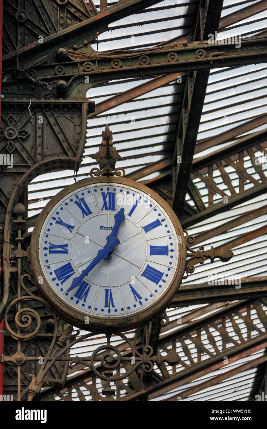 France, Paris, 12:37 horloge, à partir de la gare, autour de 1900, hall de  la plate-forme Photo Stock - Alamy