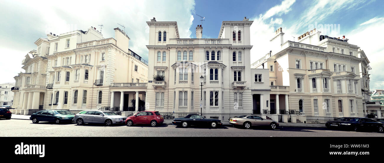 En Angleterre, Royaume-Uni, Londres, Stanley Crescent à vue panoramique. Banque D'Images