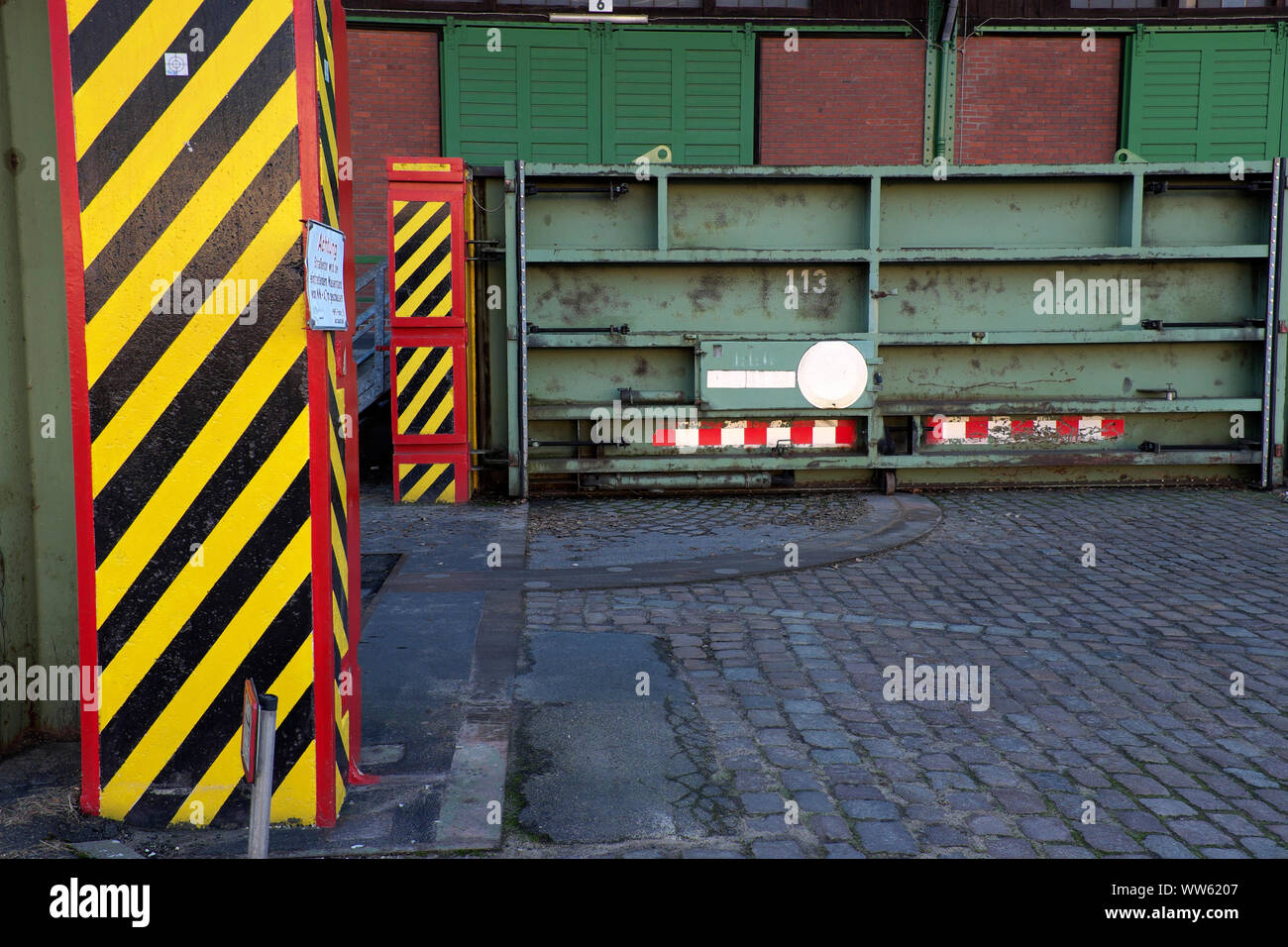 La porte d'inondation au port d'Hambourg, Hangar 52 Banque D'Images