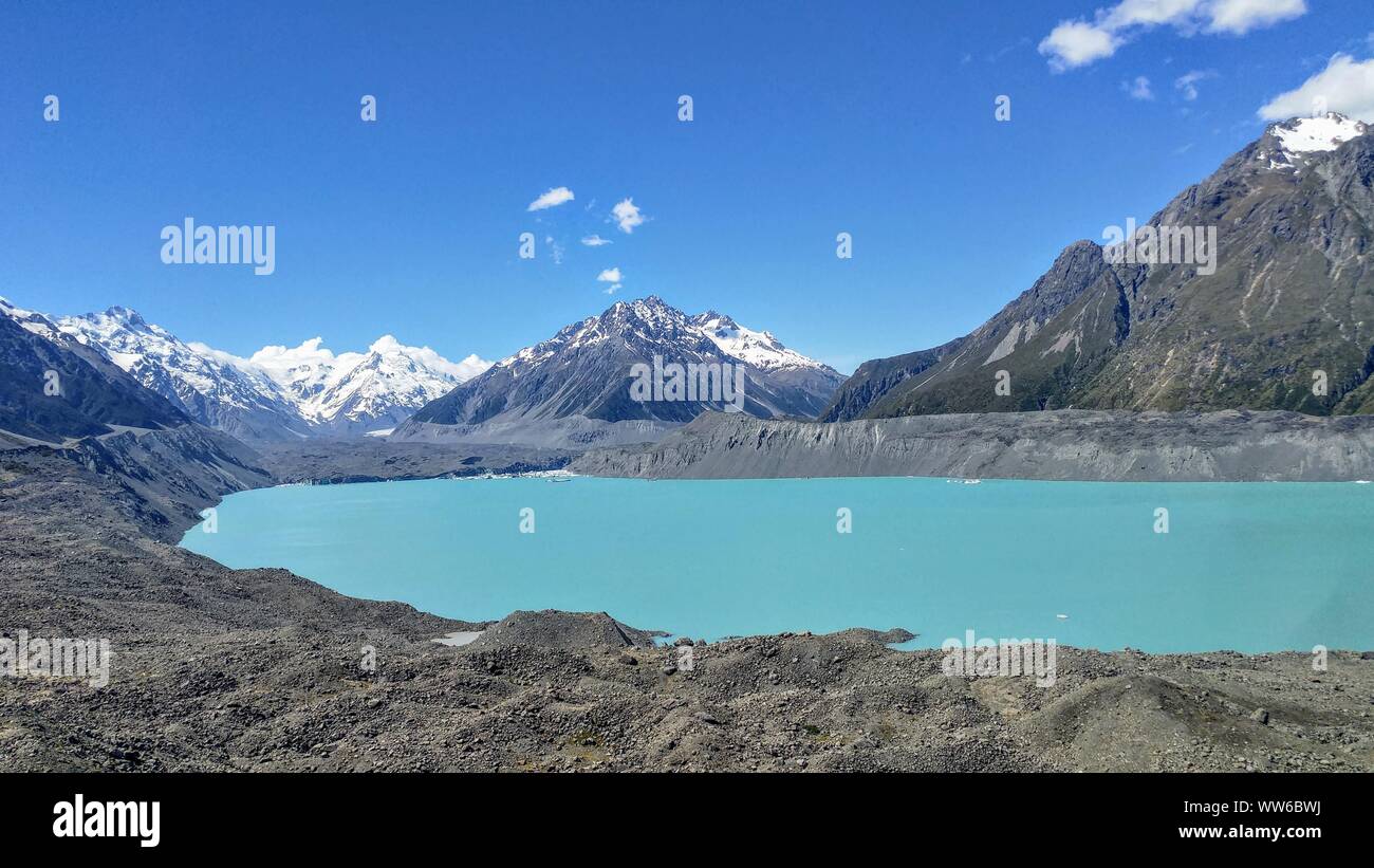 La NOUVELLE ZELANDE, le lac Tasman, montagnes enneigées Banque D'Images