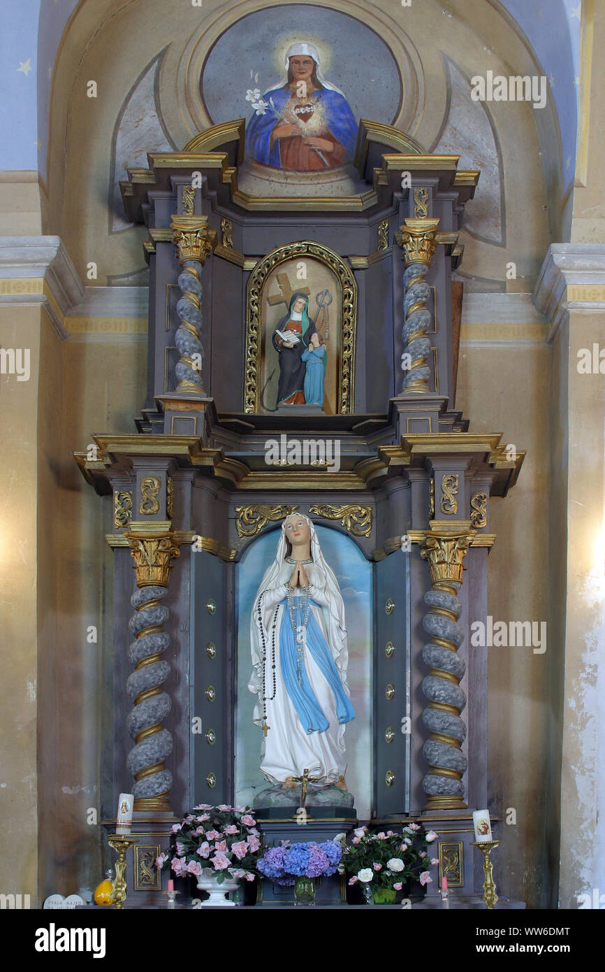 Notre Dame de Lourdes autel dans l'église Saint Nicolas à Bistra, Croatie Banque D'Images