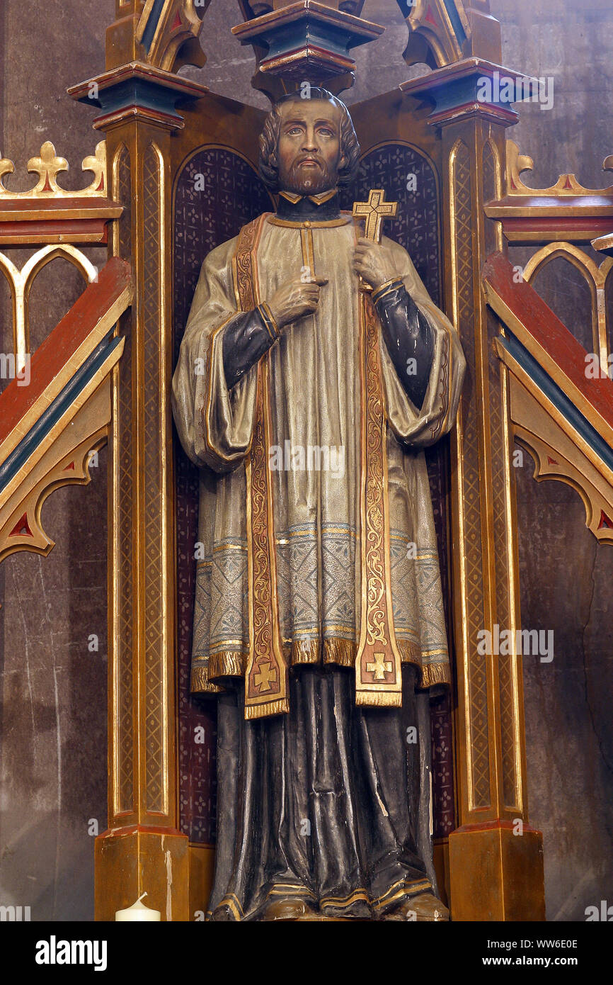 Saint François Xavier, statue sur l'autel principal dans l'église Saint Nicolas à Bistra, Croatie Banque D'Images