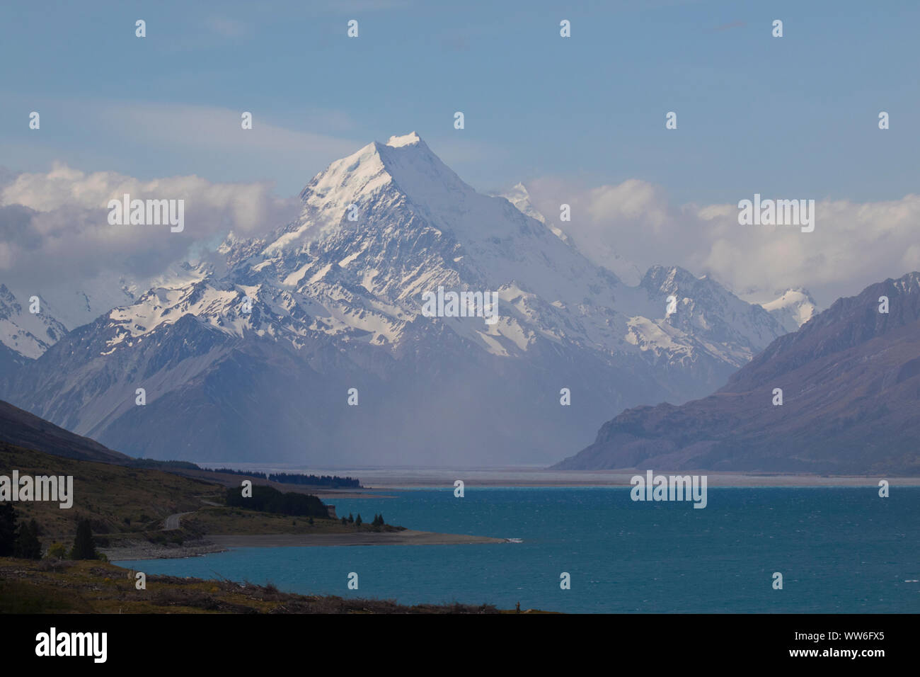 Les montagnes qui s'élèvent de la terre de Nouvelle-Zélande remplissent la terre de splendeur. Snow capped, Mount Cook, Glenarchy, Wanaka Banque D'Images