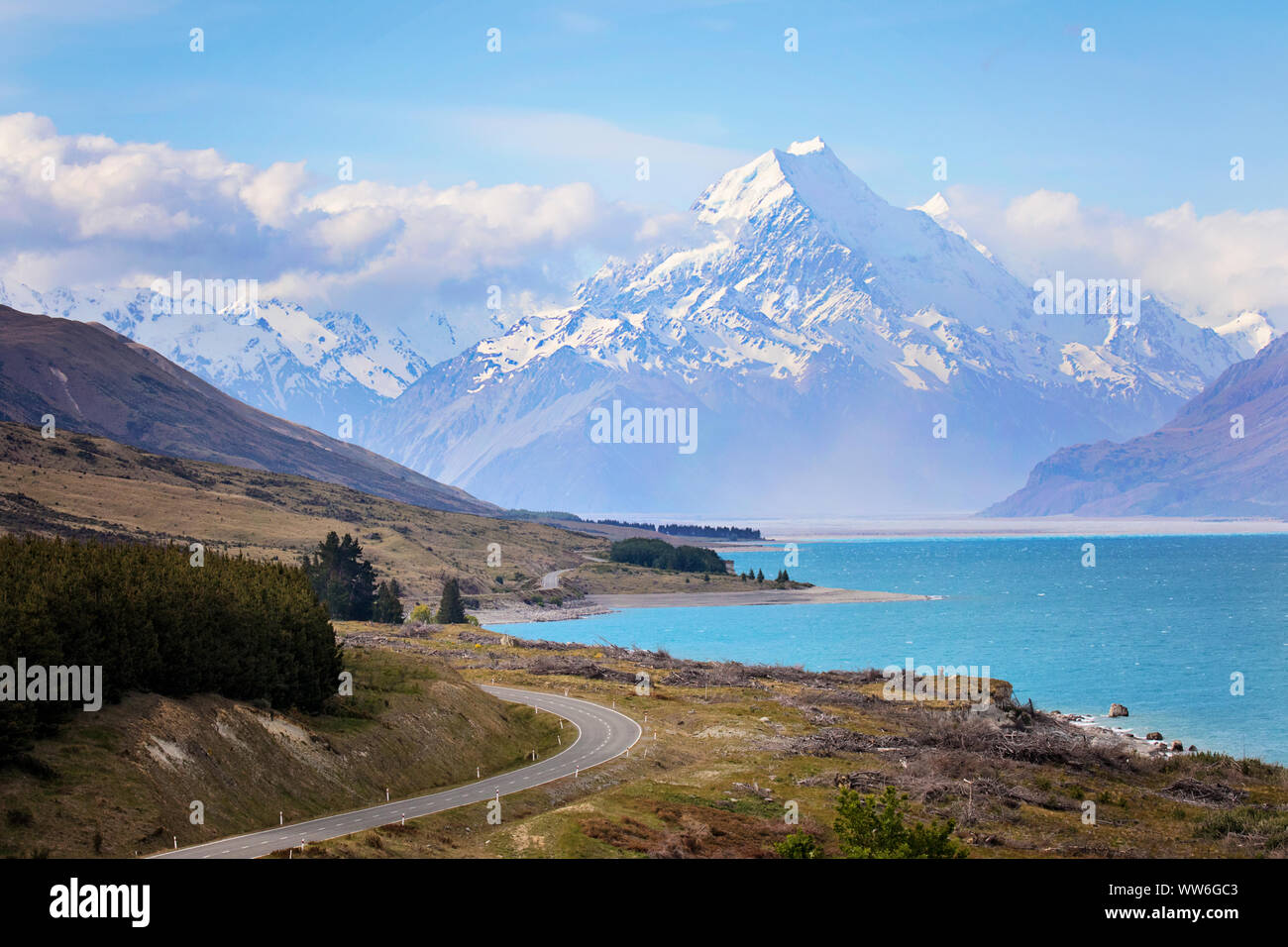 Les montagnes qui s'élèvent de la terre de Nouvelle-Zélande remplissent la terre de splendeur. Snow capped, Mount Cook, Glenarchy, Wanaka Banque D'Images