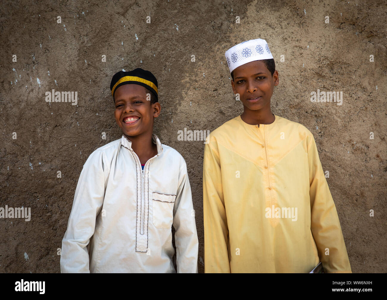 Portrait de deux garçons musulmans dans la rue, Harari région, Harar, Ethiopie Banque D'Images