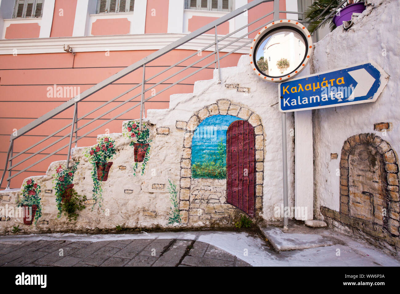 Peinture Naive Sur Des Escaliers Exterieurs A Coron En Grece Photo Stock Alamy