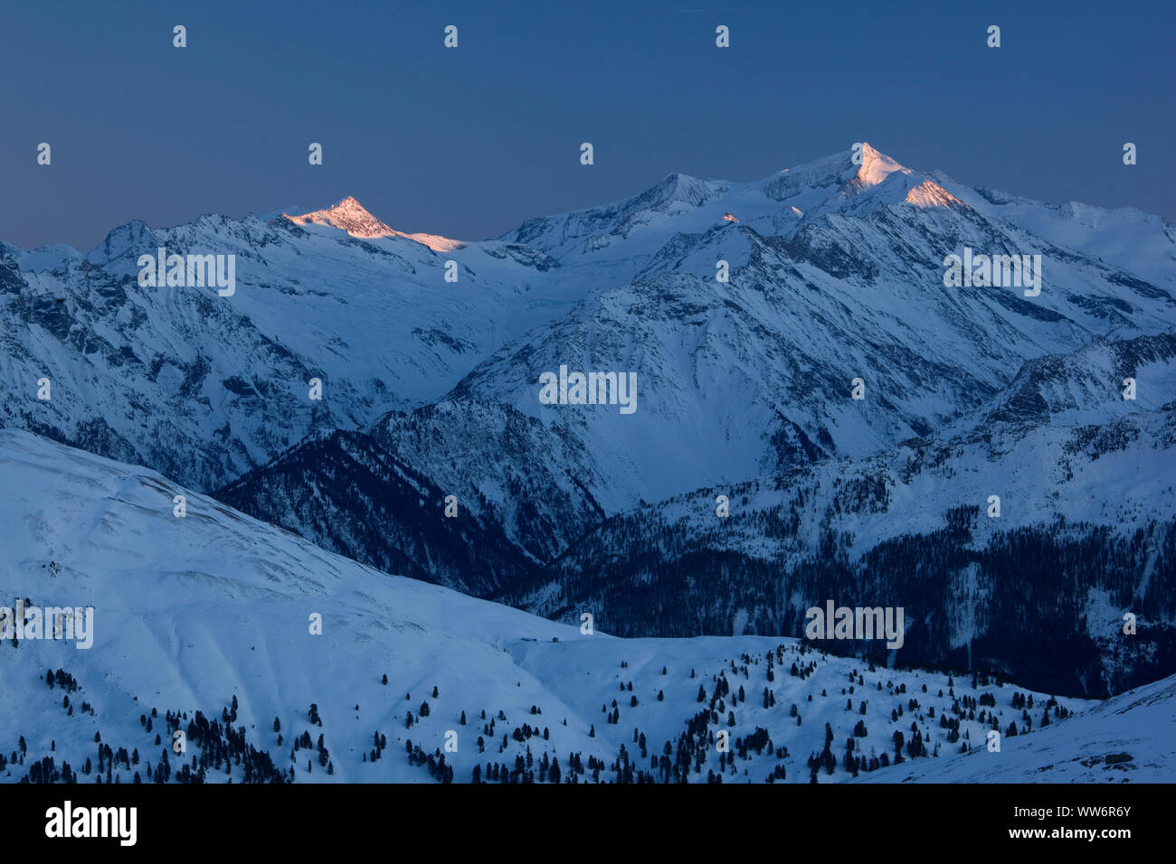 Vue de l'GroÃŸvenediger Venedigergruppe, pendant le coucher du soleil, Hohe Tauern, le Tyrol oriental, Salzburg County, Autriche Banque D'Images
